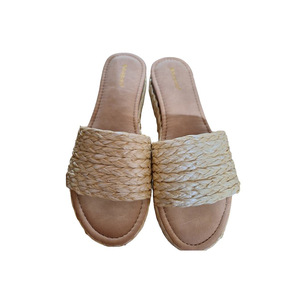 Women's beige sandals brand Bamboo size 9